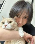 Jiyoung and blond kit  (2).jpg