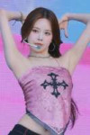 izna-bang-jeemin-v0-qici4dbltmqg1.webp