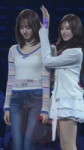 Liz🐱 getting head pats from Leeseo #liz #리즈 #김지원 #金志垣 #ive #아이브 #leeseo #이서 #李瑞 [1jypU2dz4Q].webm