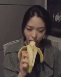ryujin eating banana.mp4